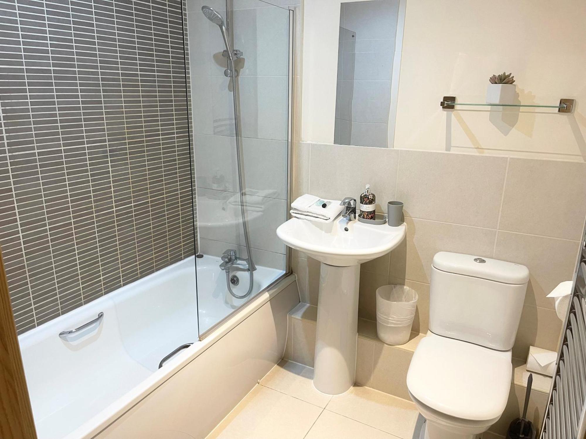 Blue Sky Apartments@Guildford Town Centre 外观 照片