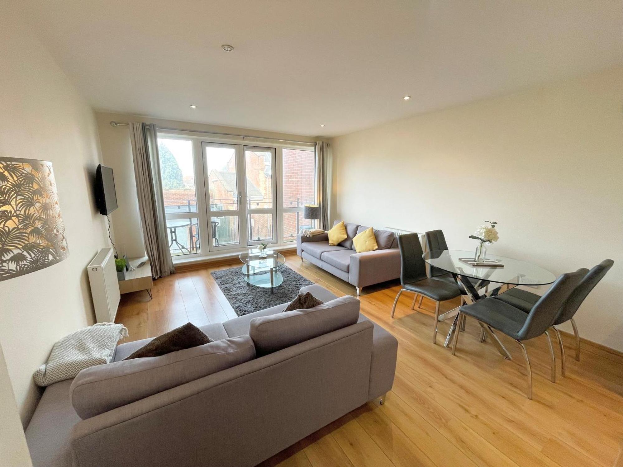Blue Sky Apartments@Guildford Town Centre 外观 照片