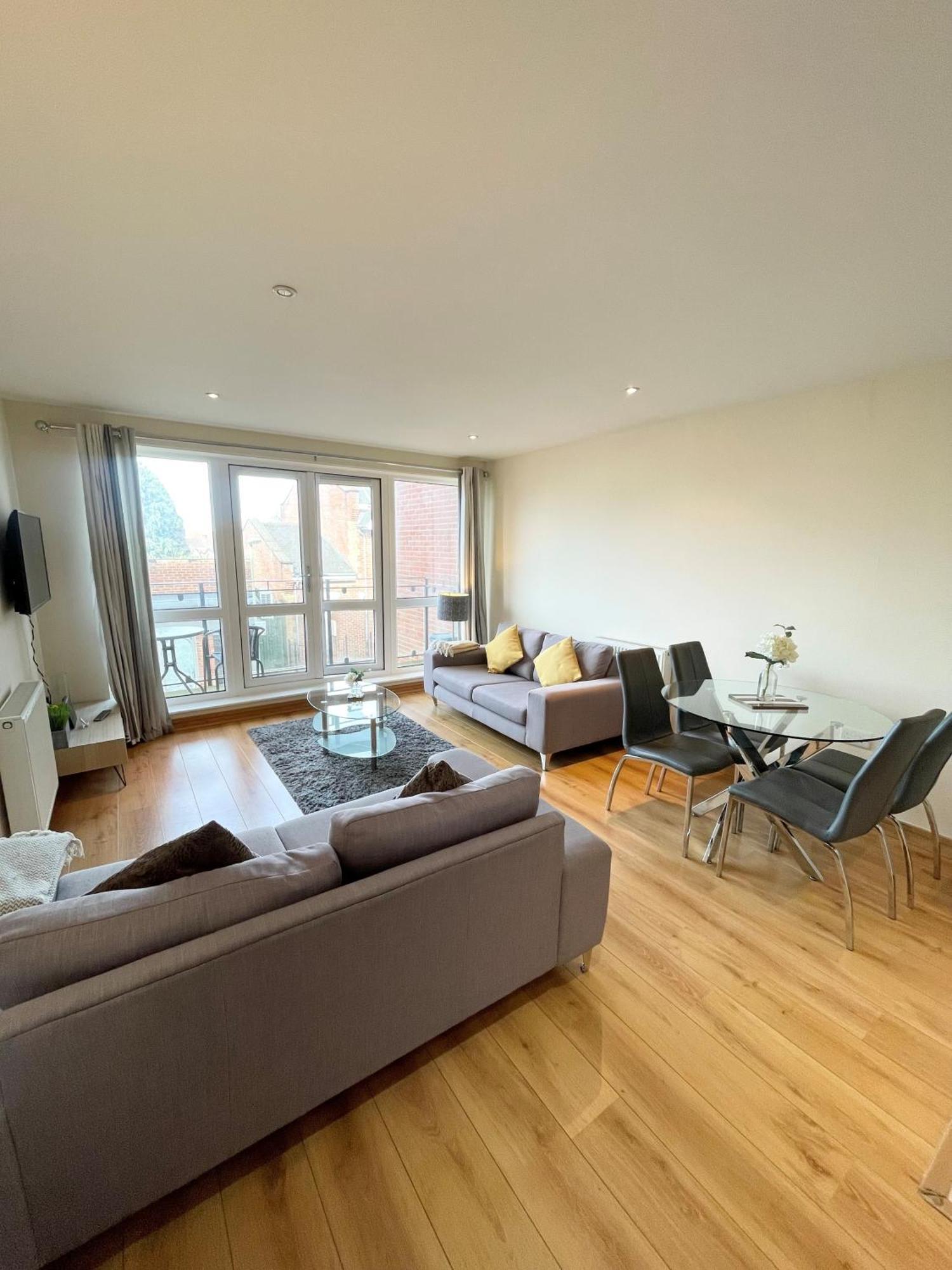 Blue Sky Apartments@Guildford Town Centre 外观 照片